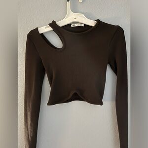 Zara crop top. Perfect for pairing with high waisted jeans Color:brown S:small